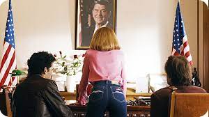 Militias continue to plunder the rich supply of natural resources in the region, terrorise the inhabitants and commit crimes against humanity. TovarÄÈul MiliÈian Voyeurismul Èi Americanii Scena 9