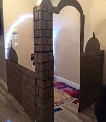 Here S A Wonderful Way Of Encouraging Your Children To Pray Build And Decorate A Small Place Of Worshi Ramadan Crafts Muslim Prayer Room Ideas Ramadan Kids