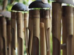 Dindingnya terbuat dari bambu atau bilik, rangka dan tiang terbuat dari kayu. 15 Contoh Kerajinan Dari Bambu Yang Mudah Dibuat Dan Sederhana
