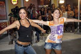 Foi transmitida pela tvi entre 30 de agosto de 2003 e 15 de setembro de 2012, totalizando 9 temporadas e mais de 2000 episódios. Guerra De Ex Moranguitas Sofia Baltar Responde A Gabriela Barros