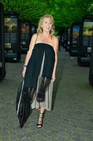 V listopadu 2004 si na dovolené v thajsku vzala za muže o 40 let staršího filmového. Olga Menzelova S Feet Wikifeet
