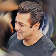 Salman Khan Rambut Keriting Mengagumkan