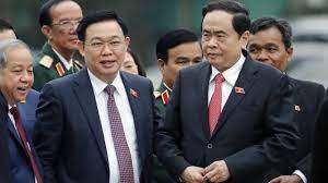 Ông vương đình huệ, ủy viên bộ chính trị, bí thư thành ủy, trưởng đoàn đại biểu quốc hội thành phố hà nội chủ trì hội nghị. 0c6agaxui9heim