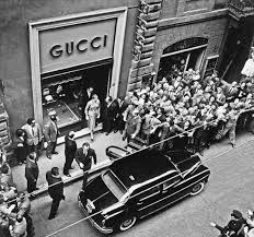 Aesthetic Black And White Fashion Photos Pin By S U M M E R C H O On S O O O V I N T A G E Black And White Aesthetic Black And White Pictures Black And White Photo Wall