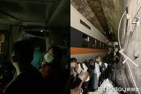 內有遇無月台時 , 上下車用扶梯 ted 上下車用扶梯 tem.tep 上下車用扶梯 緊急. è»Šå»‚å…§éƒ¨æƒ…æ³æ› å¤ªé­¯é–£è™Ÿå‡ºè»Œå…¨è»Šæ–·é›»ä¹˜å®¢æ'¸é»'é©šæé€ƒå'½ Ettodayç¤¾æœƒæ–°èž Ettodayæ–°èžé›²