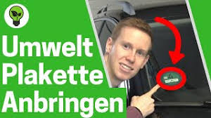 Die grüne umweltplakette erhalten sowohl benziner mit geregeltem katalysator als auch diesel (euro 6, euro 5, euro 4, euro 3 mit partikelfilter). Umweltplakette Anbringen Geniale Anleitung Wie Grune Plakette Auto Feinstaubplakette Aufkleben Youtube