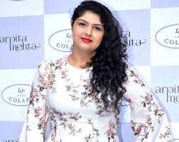 Anshula Kapoor Boney Kapoor S Daughter Age Family Boyfriend Biography More Starsunfolded Anshula dhawan (mtv splitsvilla 11) height, weight, age, wiki, biography, boyfriend, family.
