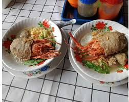 Bakso cumi gajah menggunakan kuah kental berwarna kemerahan. Suka Seafood Dan Bakso Jangan Lewatkan Hidangan Bakso Lobster Di Bandung