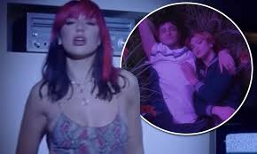 Am em dm am i got you, moonlight, you're my starlight. Dua Lipa S Boyfriend Anwar Hadid Features In Levitating Video Daily Mail Online