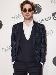 In questo momento infatti non si occupa di nulla e dichiara apertamente di farsi. Riccanza Il Protagonista Tommaso Zorzi Ricattato Per Uno Scambio Di Messaggi Compromettenti Il Fatto Quotidiano