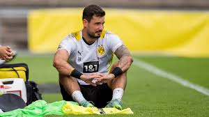 Roman bürki, 31, aus schweiz ➤ borussia dortmund, seit 2015 ➤ torwart ➤ marktwert: Roman Burki Wechsel Im Zweiten Anlauf Kicker