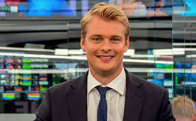 Sportsanker har begynt å surfe på fritiden, noe han kaller for en tidlig midtlivskrise.se mer her. Mediebransjen Sport Sandefjordingen Simon Nitsche 26 Lever Ut Guttedrommen Sikret Seg Jobb I Tv 2