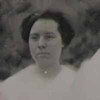 Blythe Powell's Instagram, Twitter & Facebook