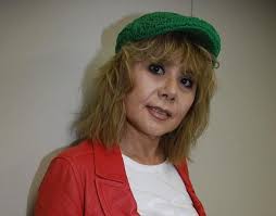 中国でのコンサートも開催。 2003年に番組収録中の事故で大怪我を負うも、復活。 2010年にアルバム『would you like? 5ploetjfqy78cm