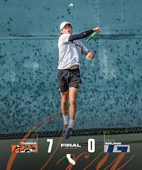 Adam Elshamy was off to a hot start at the Sonoma State Invite yesterday!  He's tied for third heading into day two! #onetigermanystripes🐅🧡