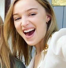 Phoebe dynevor is a rising actress who stars as a lead in shonda rhimes's lavish new period drama, bridgerton. Phoebe Dynevor Boyfriends List Dating History Gbf