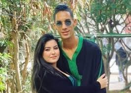 ضمن التشكيلة الأساسية لكأس أفريقيا للمحليين 2018. Ù‡Ù† 5 Ù…Ø¹Ù„ÙˆÙ…Ø§Øª Ø¹Ù† Ø²ÙˆØ¬Ø© Ù„Ø§Ø¹Ø¨ Ø§Ù„Ø£Ù‡Ù„ÙŠ Ø¨Ø¹Ø¯ Ø¥ØµØ§Ø¨ØªÙ‡Ø§ Ø¨ÙƒÙˆØ±ÙˆÙ†Ø§ Ø·ÙÙ„Ù‡Ø§ Ø¹Ù…Ø±Ù‡ 3 Ø³Ù†ÙˆØ§Øª