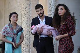 „hercai îi are în centrul acțiunii pe reyyan (interpretată de ebru şahin) și miran (akın akınözü), doi tineri ale căror vieți. Hercai Season 3 Episode 8 Dizilah