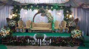 Lewat unggahan akun @owlhdpictures02 di tiktok, terlihat bahwa pengantin tersebut menggelar pernikahan dengan sederhana. Rekomendasi Dekorasi Pelaminan Di Rumah Yang Sederhana Tapi Mewah Blog Tiga Dara