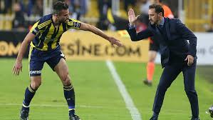 Since then, pereira has gone on to manage the club in just over 80 games, quite a considerable feat when you consider the turnover of managers in the chinese super league. Hd Wallpaper Vitor Pereira Fenerbahce Robin Van Persie Wallpaper Flare