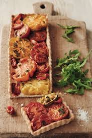 Tomaten Tarte Der Sommer Klassiker Saisonale Rezepte Gartentipps Kreativideen Idyllische Regionen Und Vieles Mehr Entdecken Sie Mit Uns Die Schonsten S Rezept Rezepte Lebensmittel Essen Tomaten Rezepte