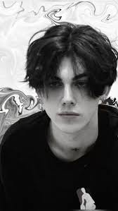 Who can recommend a hairdresser for cutting and dyeing hair near Pakenham?