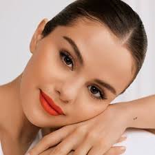 Actress and pop singer who began her career as part of the boundless world of disney film and television. Selena Gomez Fotos Facebook