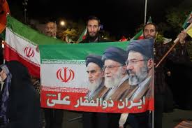 موج ۱۴۱ اجتماع حماسی ساوجی‌ها در حمایت از ولایت فقیه