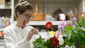 Same day delivery, low price guarantee.send flowers, baskets, funeral flowers & more. Intern Blossoms At Floral Shop