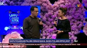 Lagu cinta kita pada episod kali ini menyaksikan 5 pasangan yang akan berentap untuk ke pusingan akhir. Buletin Tv3 Lagu Cinta Kita 2 Siapa Pasangan Paling Serasi Bakal Bawa Pulang Rm50 000 Facebook