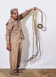 El hombre con las uñas más largas es melvin booth, con una longitud total de 9,05 metros entre sus 10 uñas. Quien Tiene Las Unas Mas Largas Del Mundo Las Unas Mas Largas Del Mundo Las Unas De Los Pies Mas Largas Record Guinness