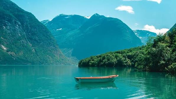 Download wallpaper 1600x900 boat, mountains, lake, water, horizon  widescreen 16:9 hd background
