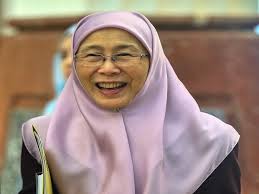 Datuk seri dr wan azizah wan ismail has rewritten malaysian history after she was elected as the country's first female deputy prime minister. Wan Azizah Will Not Relinquish Position In Cabinet