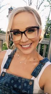 Lauren Craft's Instagram, Twitter & Facebook