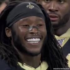 Find the perfect alvin kamara stock photos and editorial news pictures from getty images. Alvin Kamara Grillz A Guide To His Iced Out Smile In Diamonds Gold Luxe Grillz
