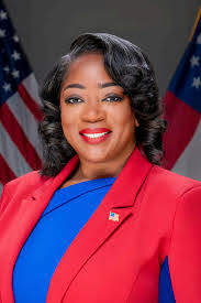 Lorraine Pitts's Instagram, Twitter & Facebook