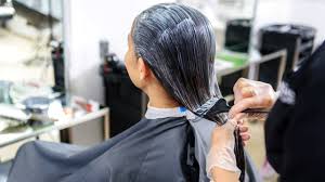 Mewarnai rambut dengan henna juga salah satu perawatan rambut yang mudah untuk dilakukan mengingat bahan utamanya mudah untuk didapatkan. Hukum Mewarnai Rambut Dalam Islam Dan Dalilnya Kumparan Com