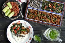 Masukkan wortel, sosis, tofu, saus tiram, kecap manis, saus tomat, gula garam dan kaldu bubuk. 3 Resep Tumis Kangkung Sederhana Bisa Dimasak Hot Plate Dan Pedas