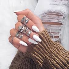 54 vernis à ongles longues tenues de rouge noir à radiant verde. 1001 Idees Impeccables Pour Une Manucure Blanche