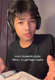 Han Är Smart Och Klok