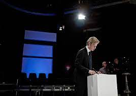 Die debatte über die regierungserklärung dauert an, wird unterbrochen, vertagt, wurde fortgesetzt. Clement Kjersgaard Debatten On Behance