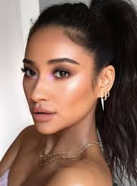 Colorful Inner Eye Strobing Is Instagram S Latest Trend It S So Easy To Copy Refinery29 Makeup Looks Hair Makeup Beauty Hacks