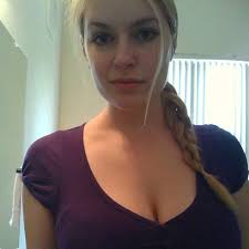 Manuela Caron's Instagram, Twitter & Facebook