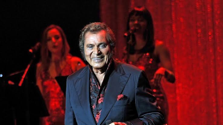 Engelbert Humperdinck credits pool martial arts for staying fit at 90 | Fox News