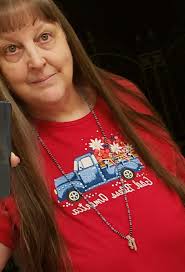 Matching necklace to Quacker Factory top