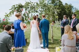 Lebensfrohe Sommerhochzeit Auf Dem Weingut Holler Sommerhochzeit Weingut Hochzeit Hochzeit