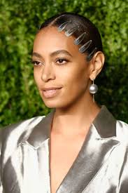 Smooth upswept rolls, baby bangs, waves, and perfectly coiled locks are the epitome of vintage hair. Everyone Is Wearing 90s Snap Clip Barrettes Again Clip Hairstyles Snap Clips Hairstyles Warm Weather Hair