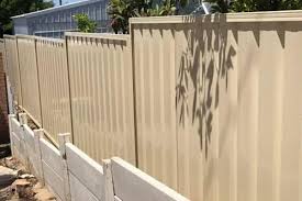 You can rely on aussie fencing to do a quality … Installing Retaining Under Colorbond Fencing Mahers Fencing