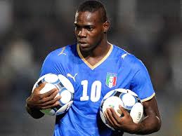 Italienische nationalmannschaft fifa 19 19 jul. Italien Diskutiert Gehort Mario Balotelli In Die Nationalmannschaft Goal Com