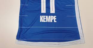Sv darmstadt 98 trikots 20 / 21 günstig kaufen | shorts | stutzen | home | away | damen | kinder. Sv Darmstadt 98 Star Tobias Kempe Stiftet Getragenes Trikot